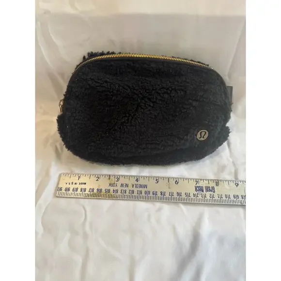 Everywhere Belt Bag Fleece - Picture 4 of 6